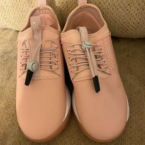 Size 6 and a half too big only tried on but they were too small. Brand new